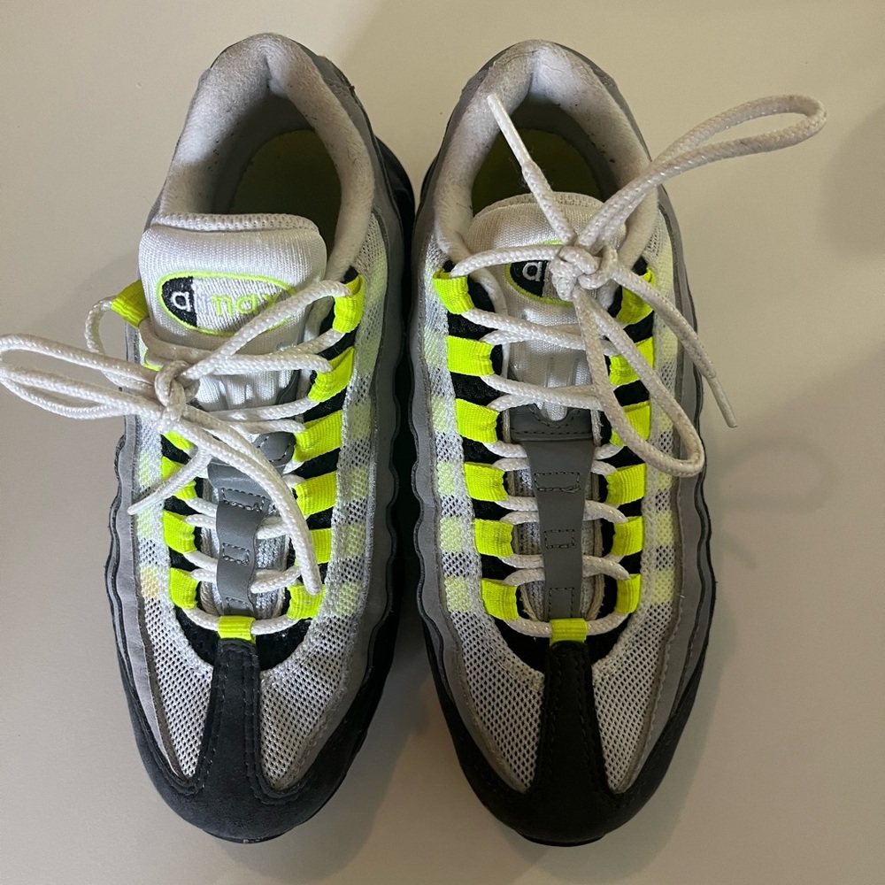 neon airmax 95 youth